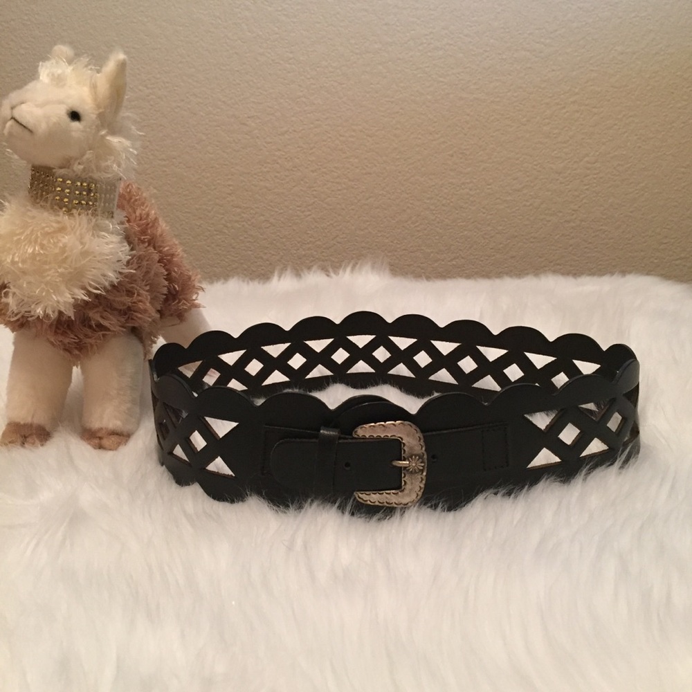 Donated - NWOT Genuine Leather Black Scalloped Belt